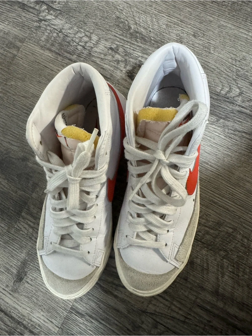 Nike women’s Blazer Mid ’77 Vintage Habanero red